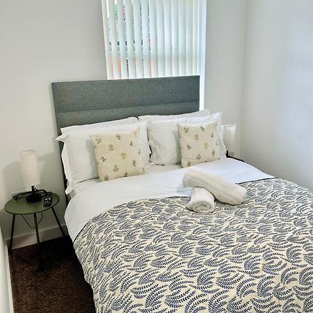 Failsworth Luxury Apartment With Free Parking By Daley Stays Manchester Bagian luar foto