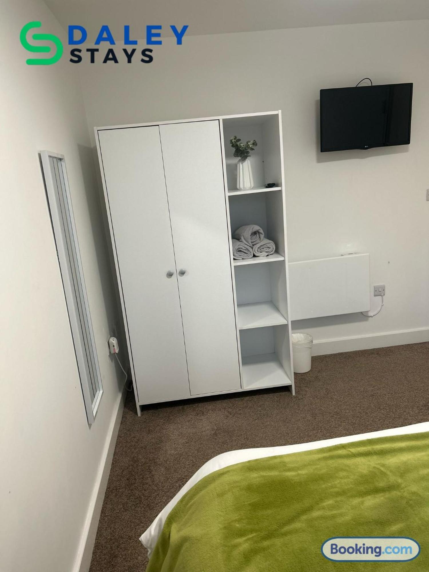 Failsworth Luxury Apartment With Free Parking By Daley Stays Manchester Bagian luar foto