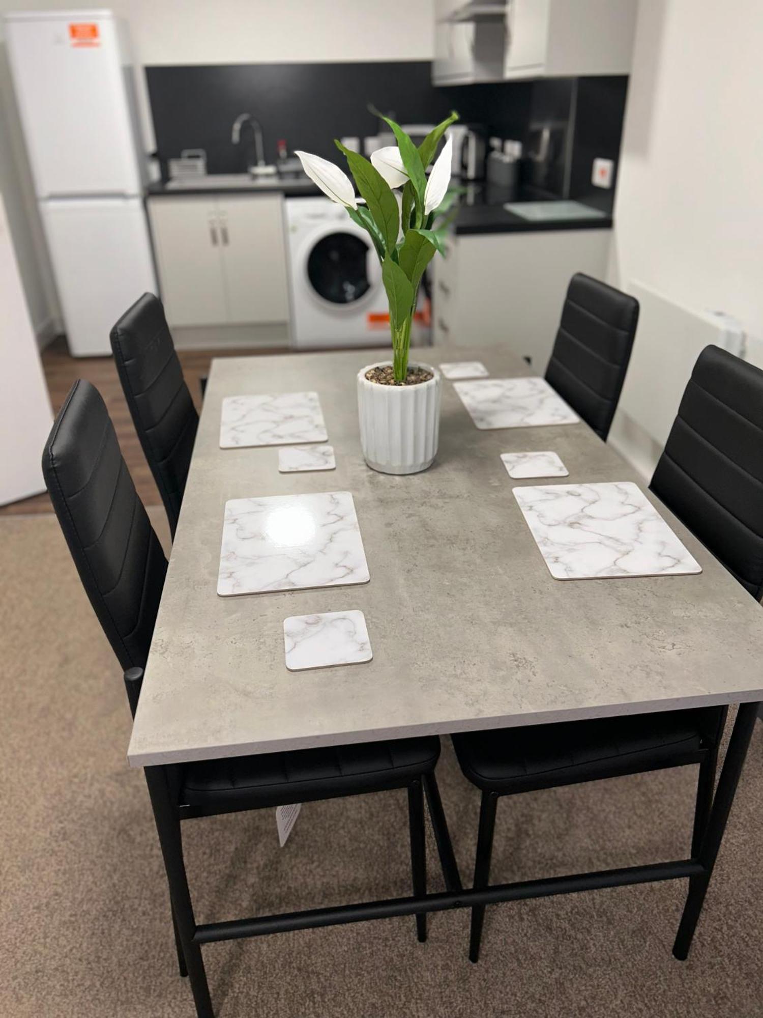 Failsworth Luxury Apartment With Free Parking By Daley Stays Manchester Bagian luar foto