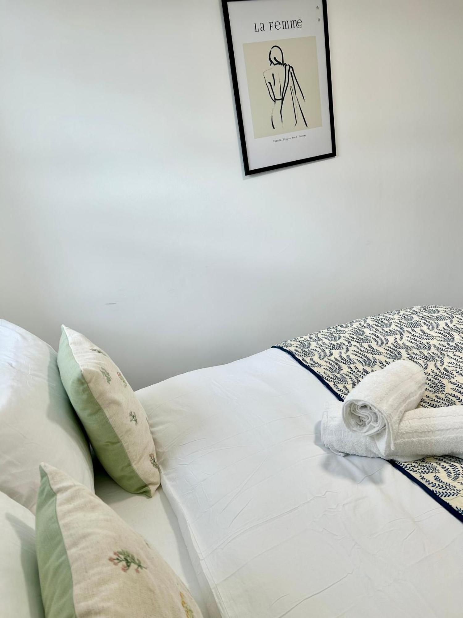 Failsworth Luxury Apartment With Free Parking By Daley Stays Manchester Bagian luar foto